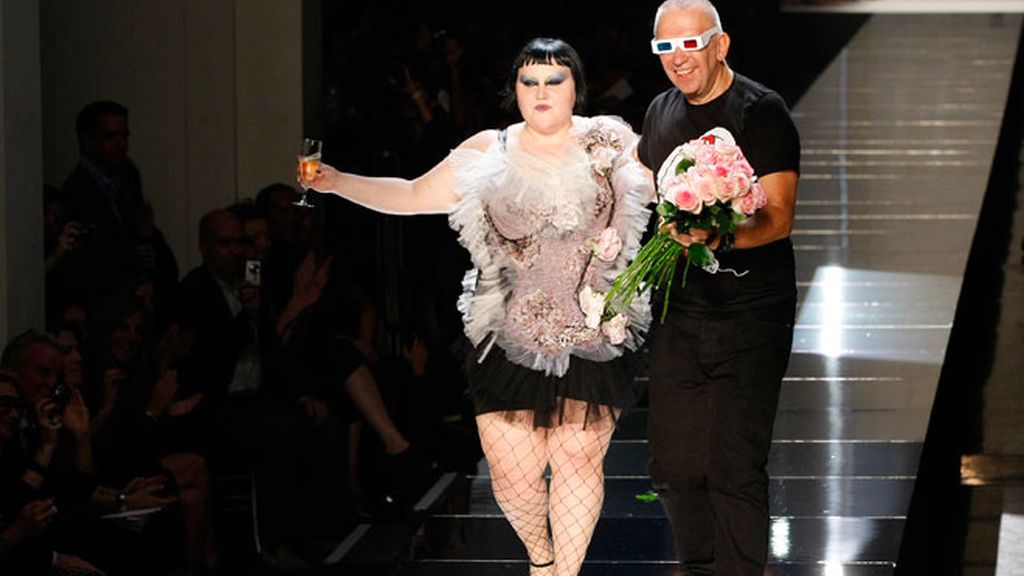 Gaultier sube a Beth Ditto a la pasarela