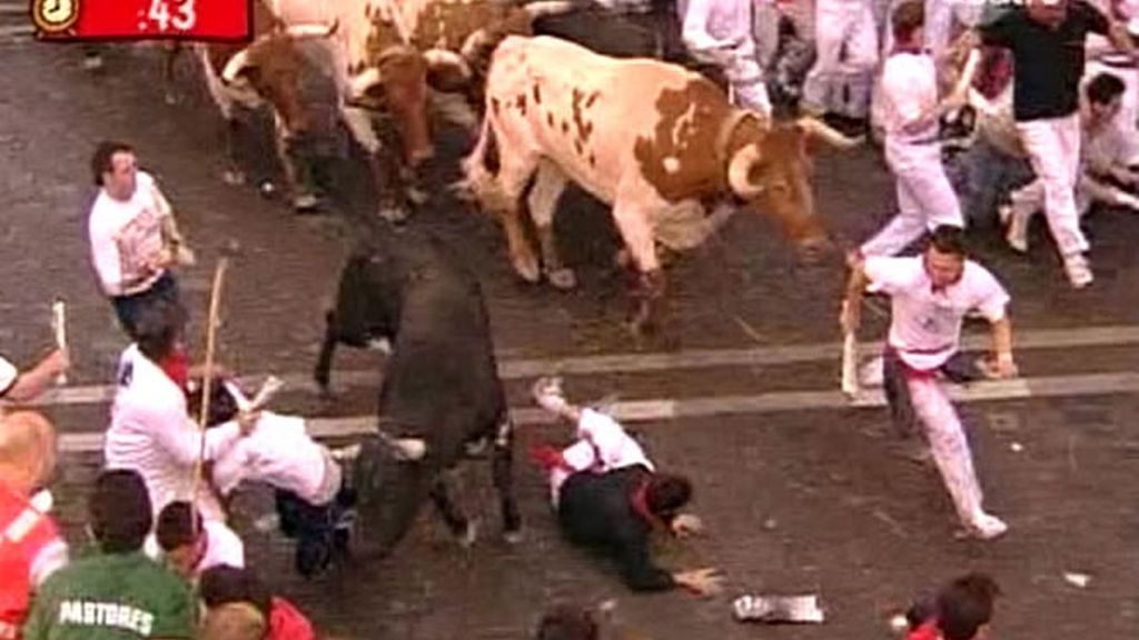 Sexto toro solitario a su paso por el Ayuntamiento