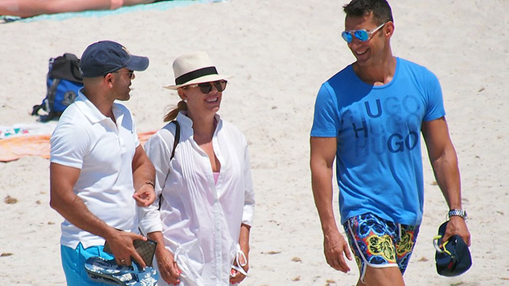 Jesús Vázquez y su marido Roberto celebran sus 12 años de amor en Ibiza