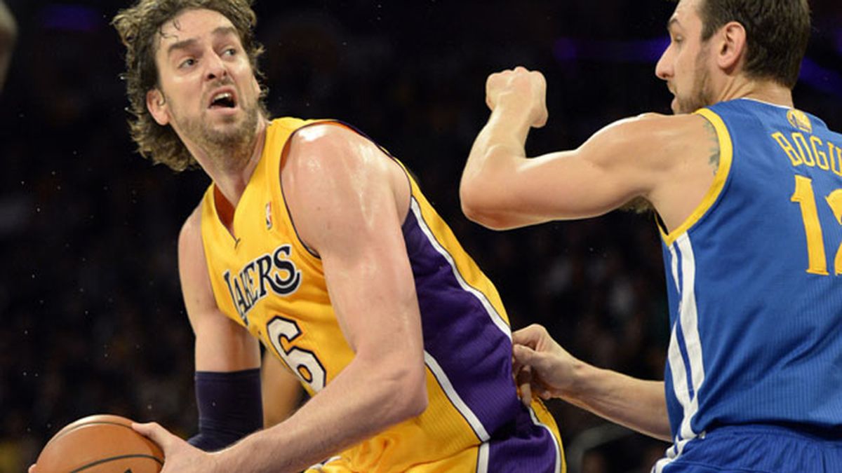 Un solidario Pau Gasol lidera la victoria de los Lakers
