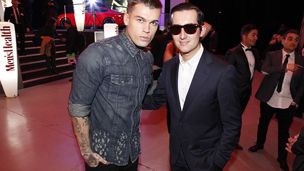 Con el modelo Stephen James