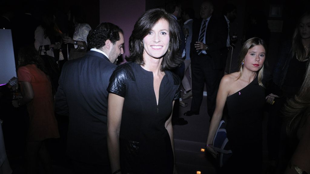 Nuria March, muy elegante con su vestido de Javier Simorra