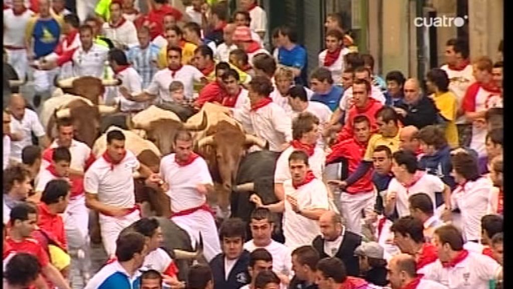 La alargada calle Estafeta ha sido testigo hoy de algunas de las mejores e intensas carreras en lo que llevamos de fiesta