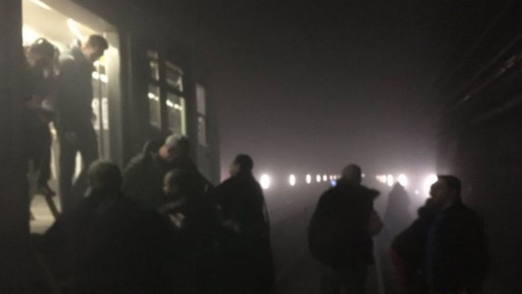 El interior de los túneles del metro de Bruselas tras la explosión