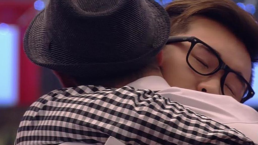 Muchos abrazos y casi algún beso en su despedida