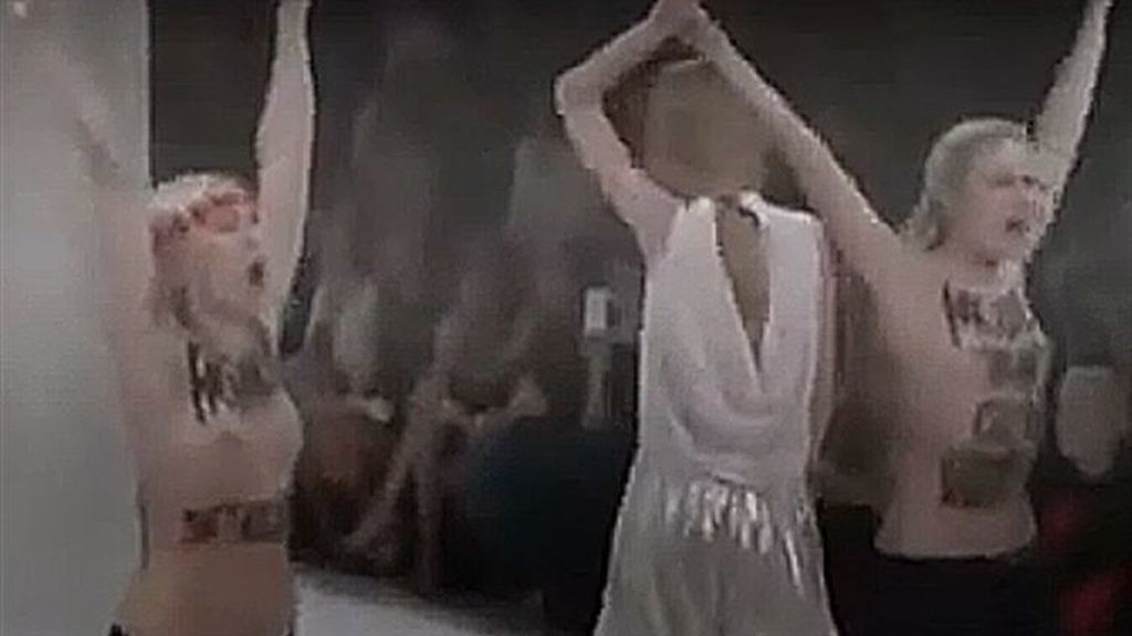 Una modelo, atacada por dos exhibicionistas en la Semana de la Moda de París
