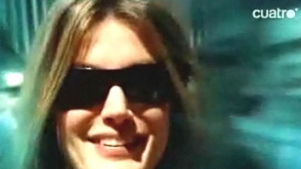 Doña Letizia Ortiz se pone las ya míticas gafas negras de CQC