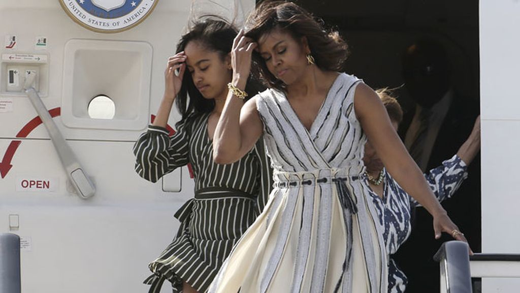 Michelle, Malia, Sasha y Marian en la base de Torrejón de Ardoz