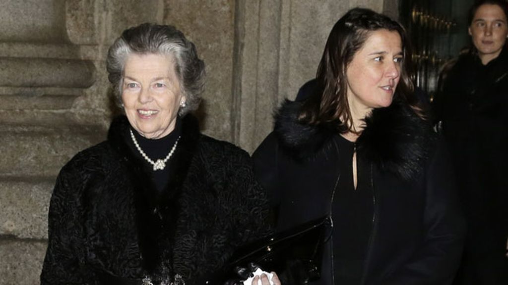 Ana de Orleans, viuda de Don Carlos de Borbón Dos-Sicilias saliendo del funeral