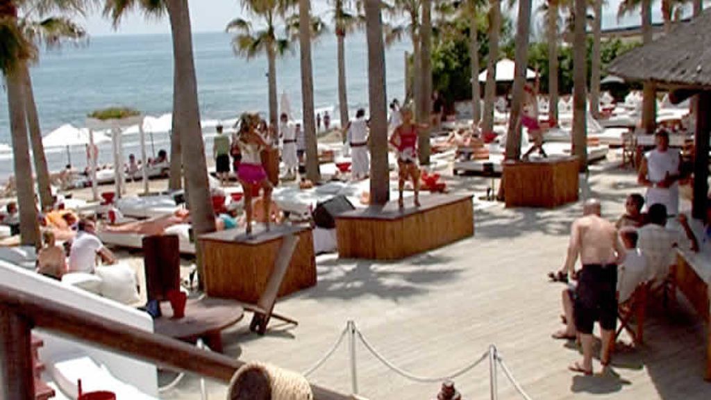 Y si te molesta la arena...suelo de madera