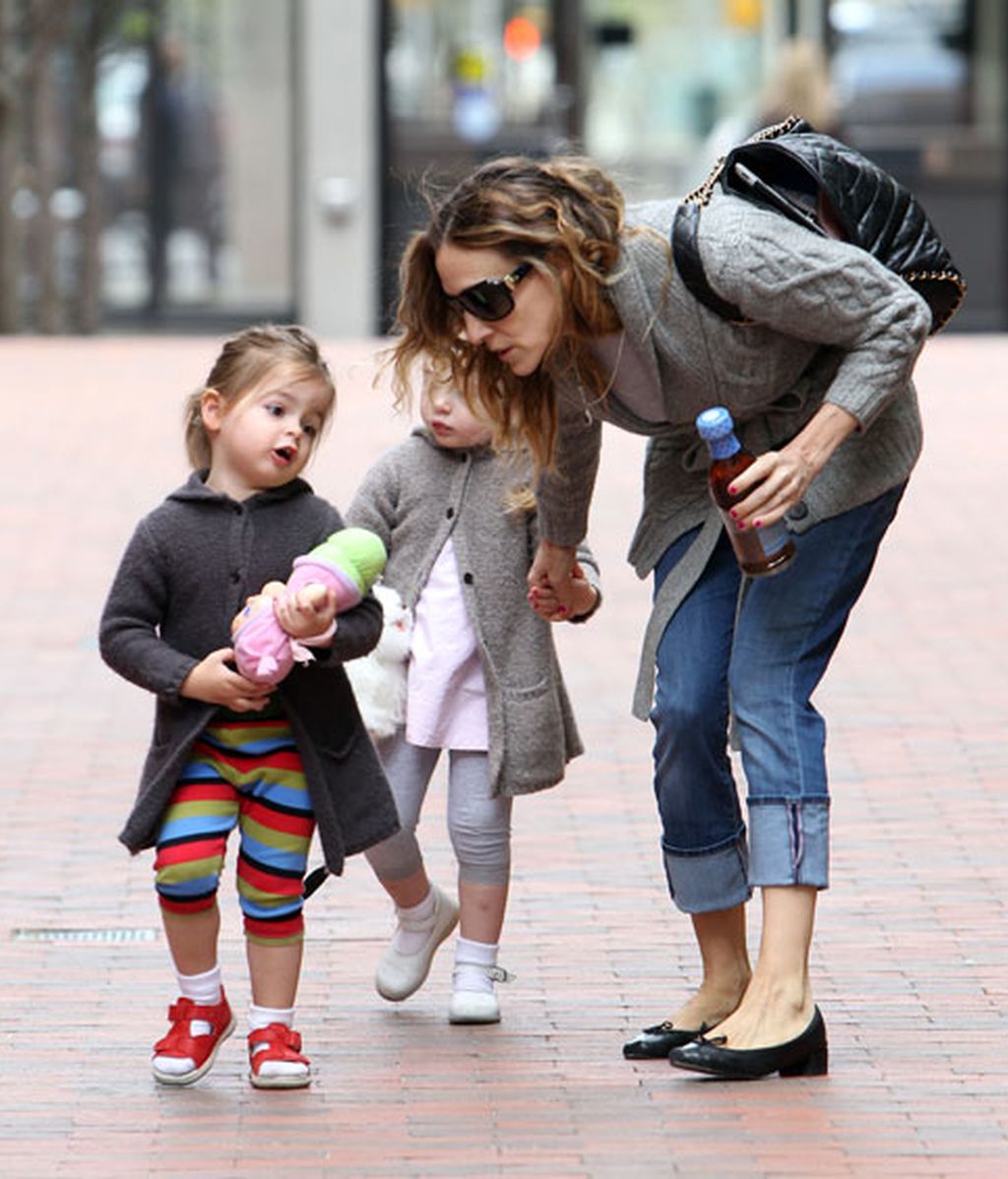 Sí al vaquero remangado con zapato plano