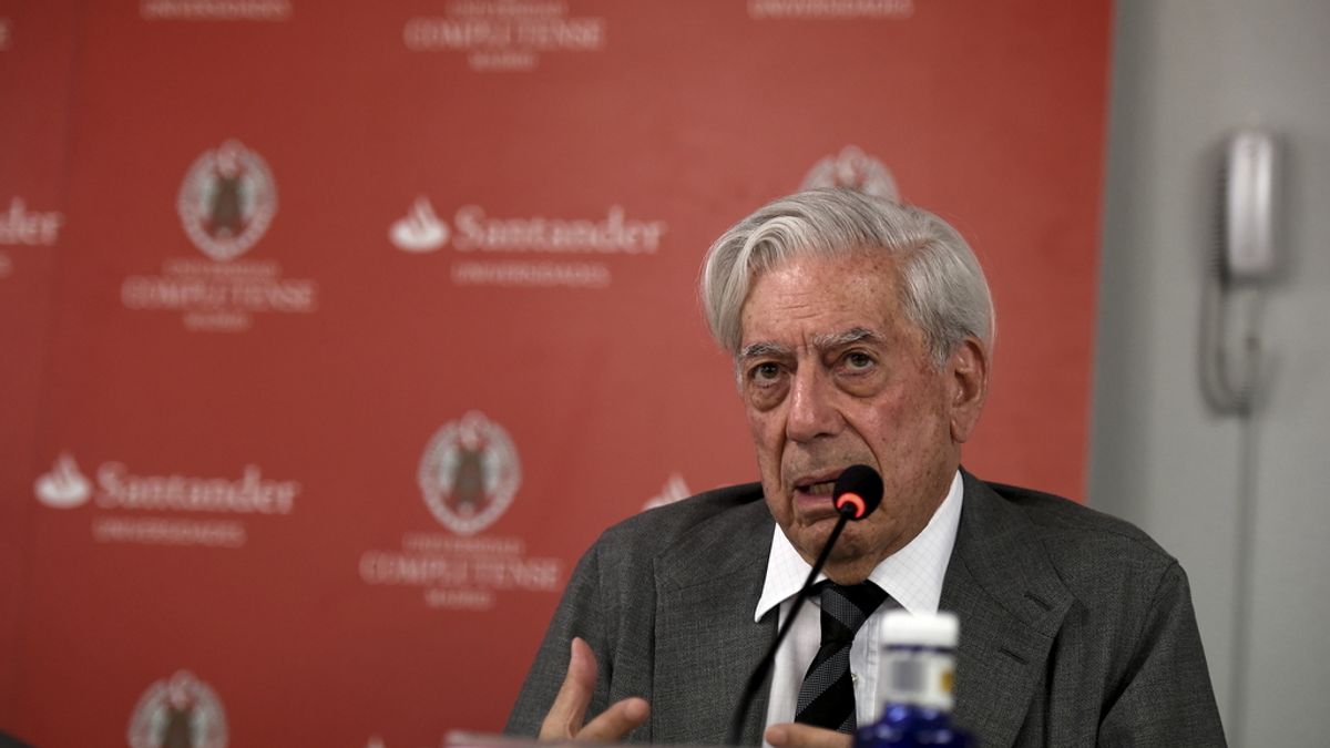 El escritor Mario Vargas Llosa