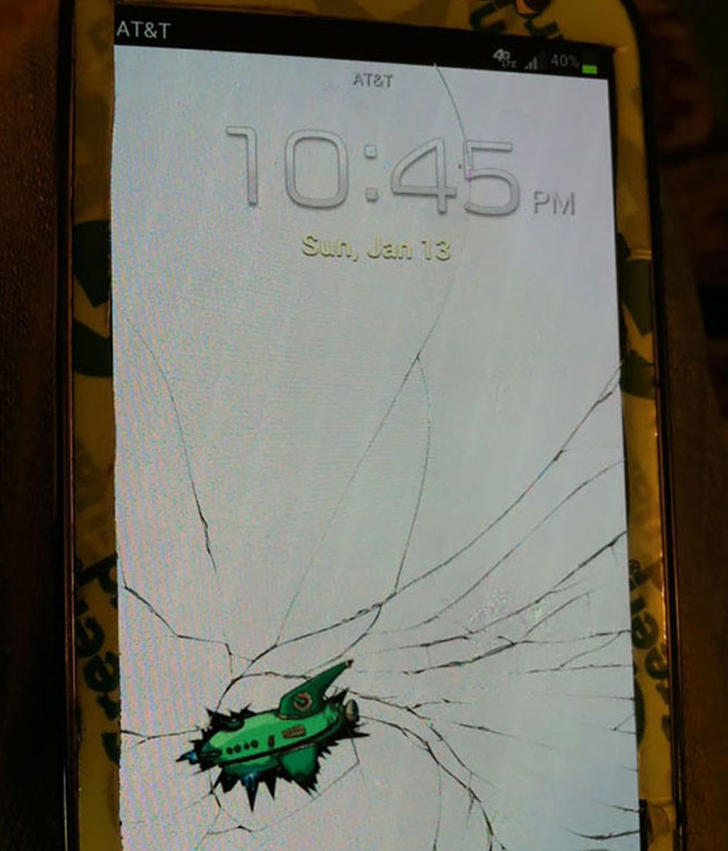 Estos fondos de pantalla ayudarán a que no se vean tanto las grietas