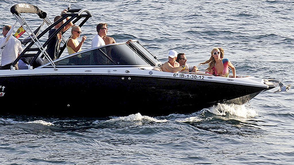 La diva es la anfitriona de fiesta 'Foam&Diamonds'