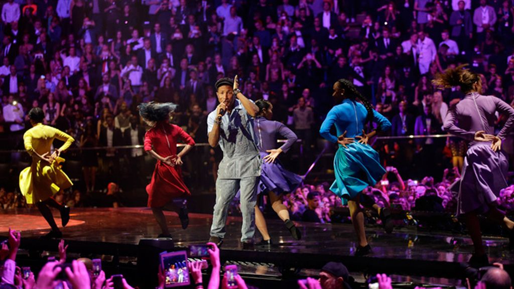 Pharrell Williams durante su actuación