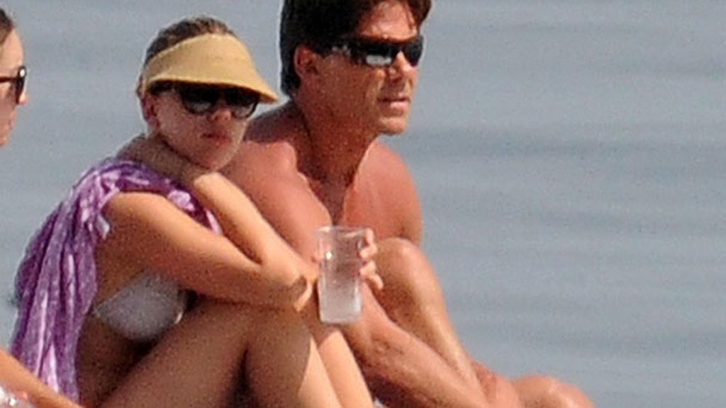¿Quién es el nuevo acompañante de Scarlett?