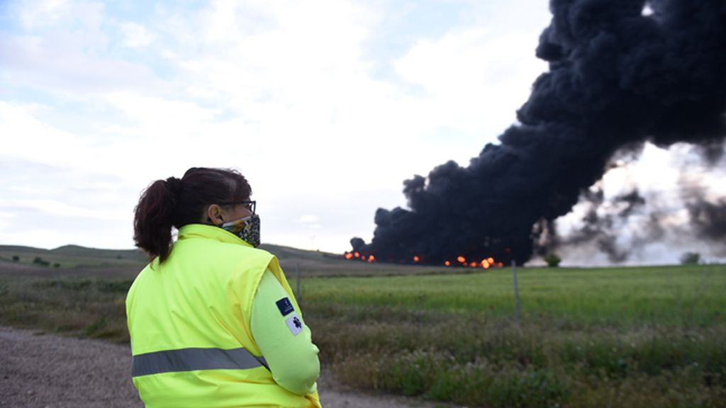Arde el cementerio de neumáticos de Seseña