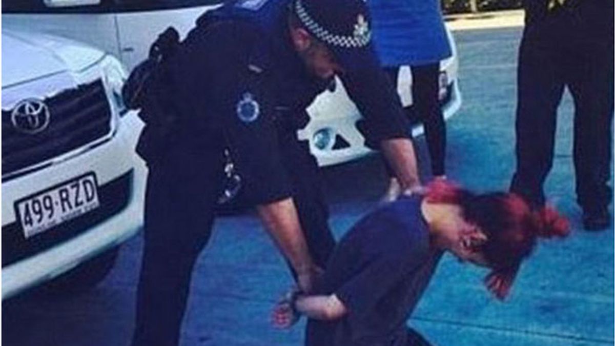 Lily Allen, polémica, Australia, broma, policía de Australia, cantante británica, falso arresto