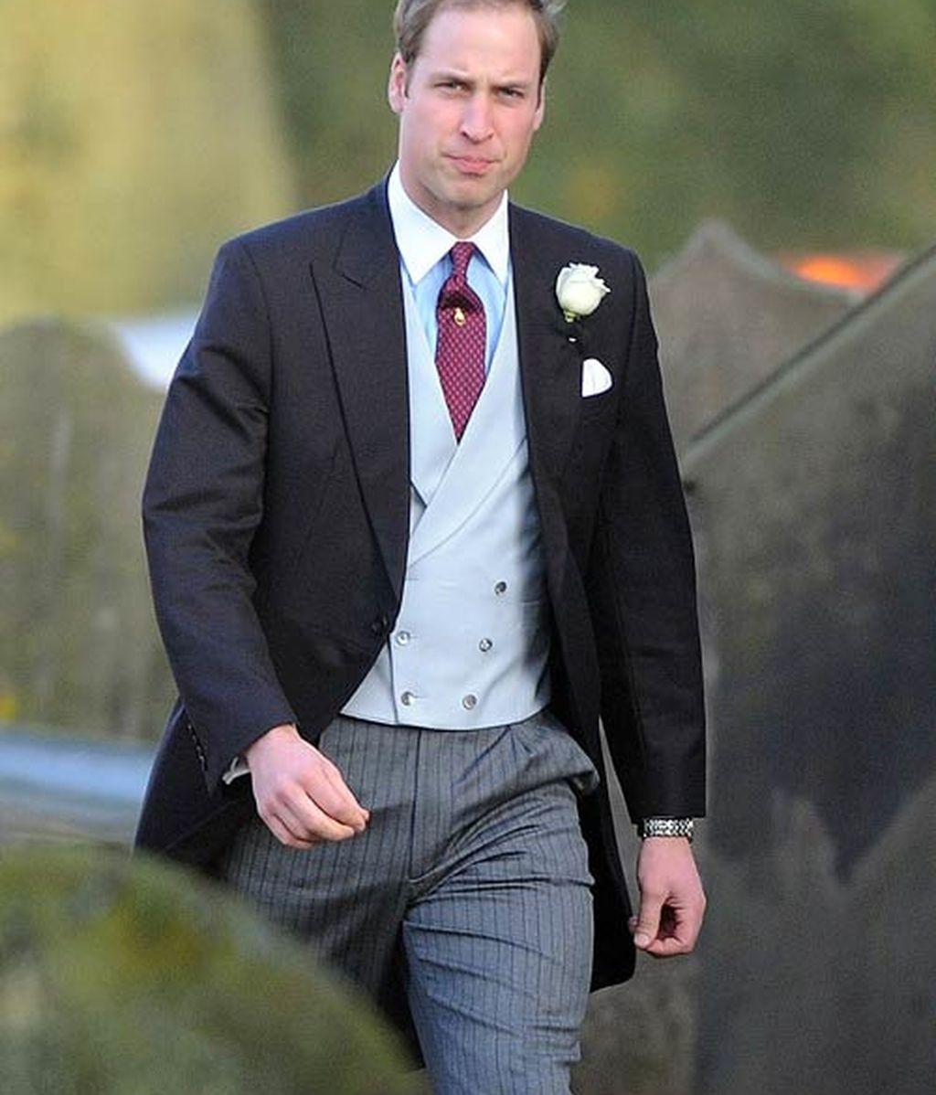 El Príncipe Guillermo y Kate Middleton toman nota en la boda de unos amigos