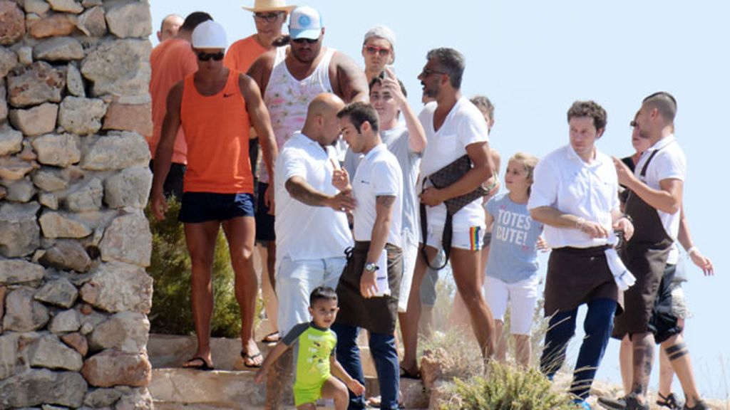 Se recupera de su lesión con su inseparable Ricardo Regufe y compañía