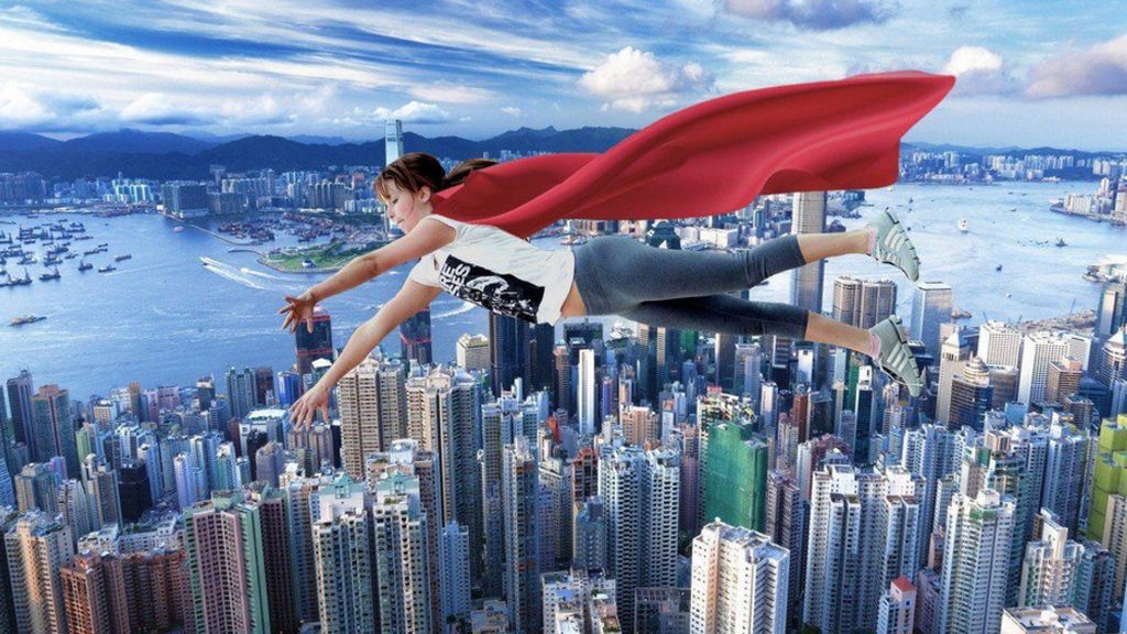 La actriz fue fotografiada mientras intentaba encestar la pelota