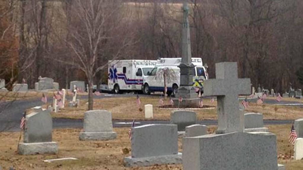 Stephen Woytack,accidente cementerio,cementerio Pensilvania,muere un hombre,lápida