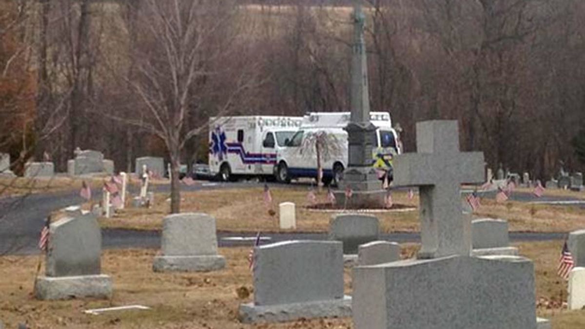 Stephen Woytack,accidente cementerio,cementerio Pensilvania,muere un hombre,lápida