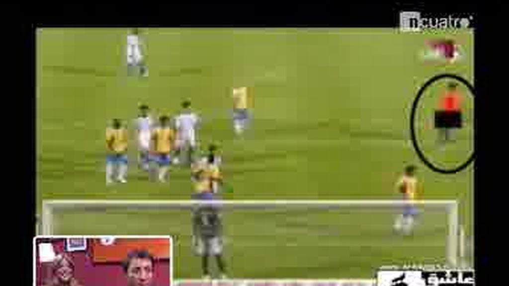 ¡El árbitro Massimo Busacca meando en pleno partido!