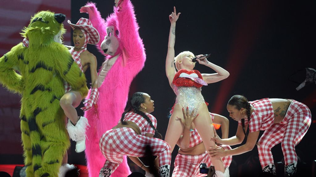 Miley vuelve con su espectáculo no apto para todos los públicos