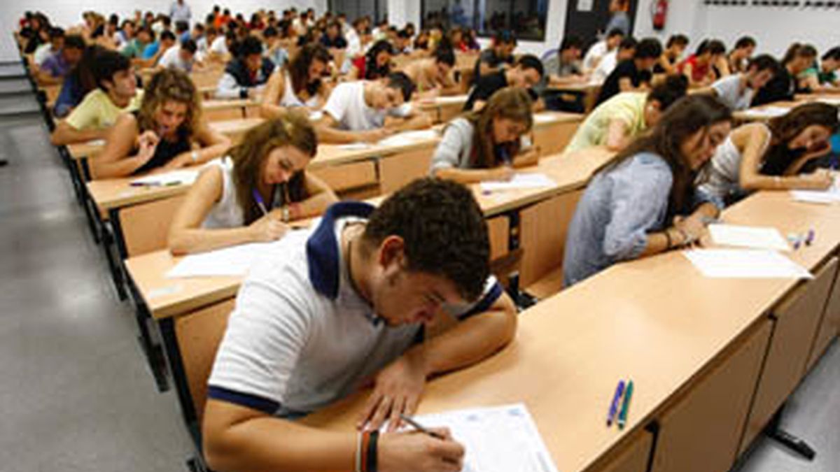 Los alumnos de Universidad de Sevilla podrán terminar su examen aunque les pillen copiando