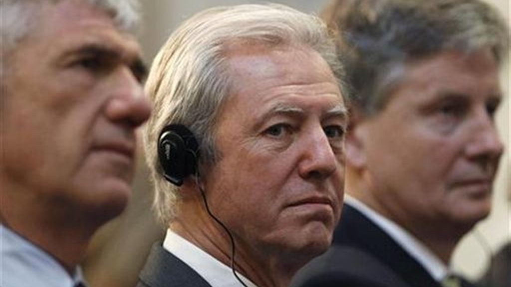 La dimisión de Agius se produce después de que la semana pasada Barclays fuera multada por las autoridades de Reino Unido y EEUU a pagar 290 millones de libras esterlinas .