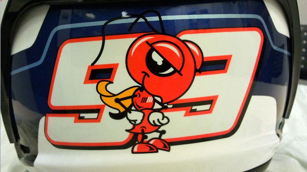 El casco firmado de Marc Márquez