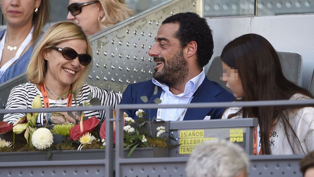 La duquesa y Vicente Dalmau, muy cariñosos en el palco vip