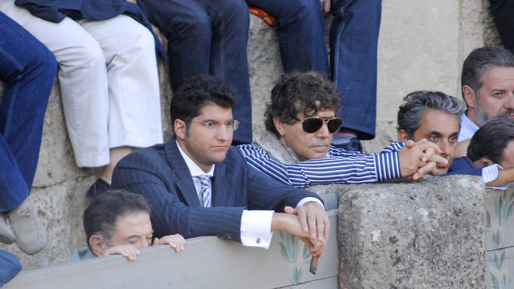 Fran Rivera lleva a su novia a Ronda y Cayetana intima con Eva González