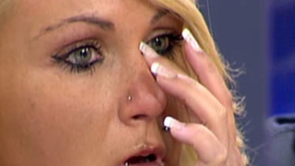 Saray no puede contener las lágrimas