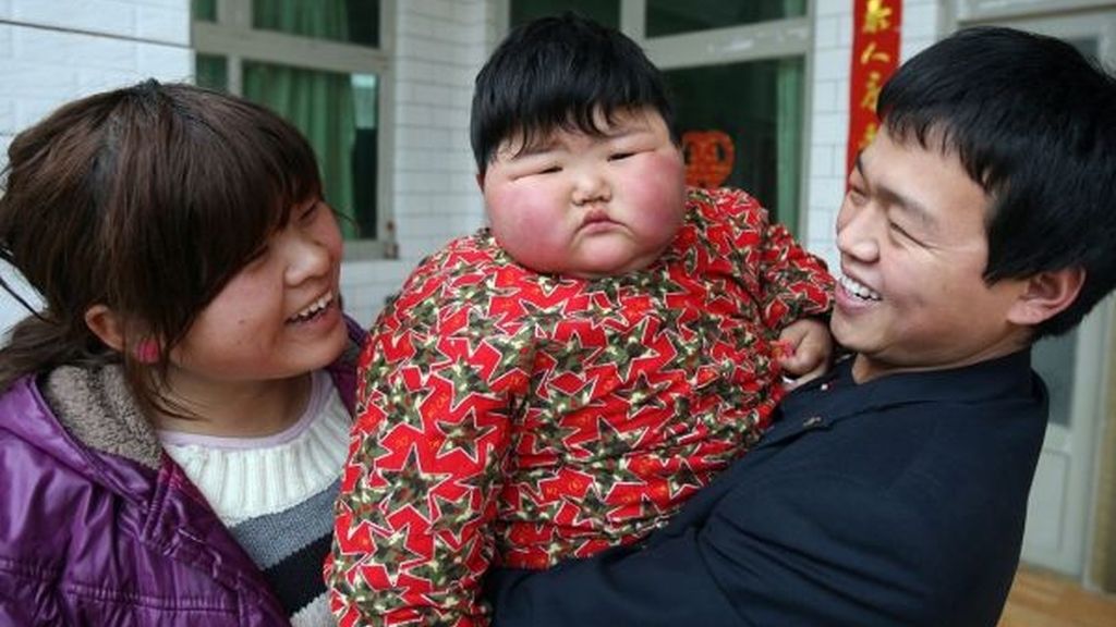 La niña china que pesa como una mujer
