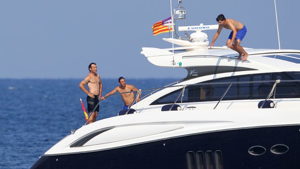 Nadal y Moyá se divierten en Marbella subidos al yate