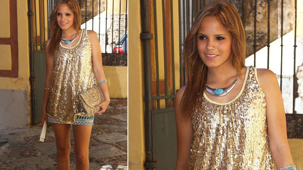 Gloria Camila, la hija del diestro, lució un top de paillettes dorado
