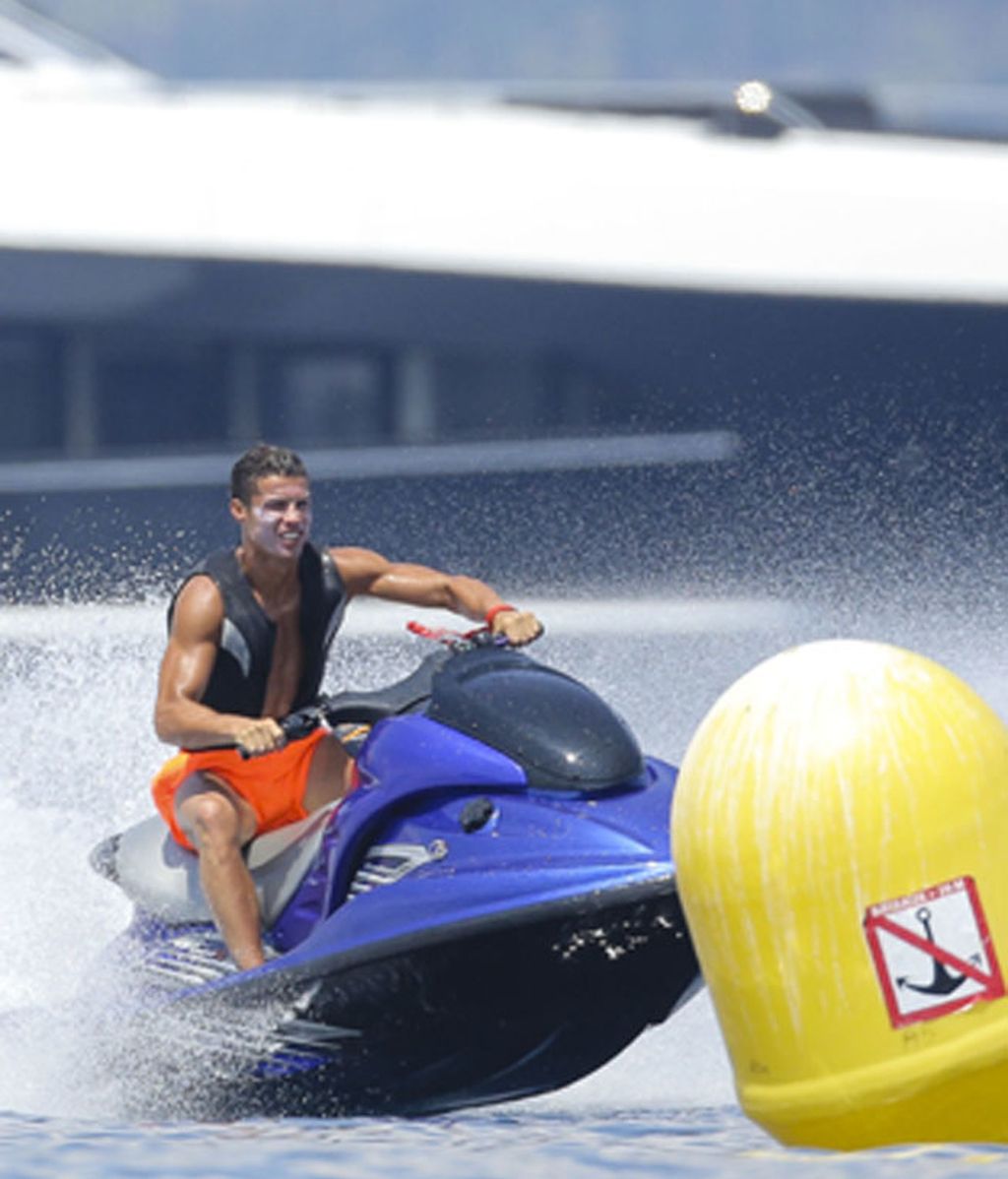 Cristiano Ronaldo se divierte con sus amigos en Saint Tropez