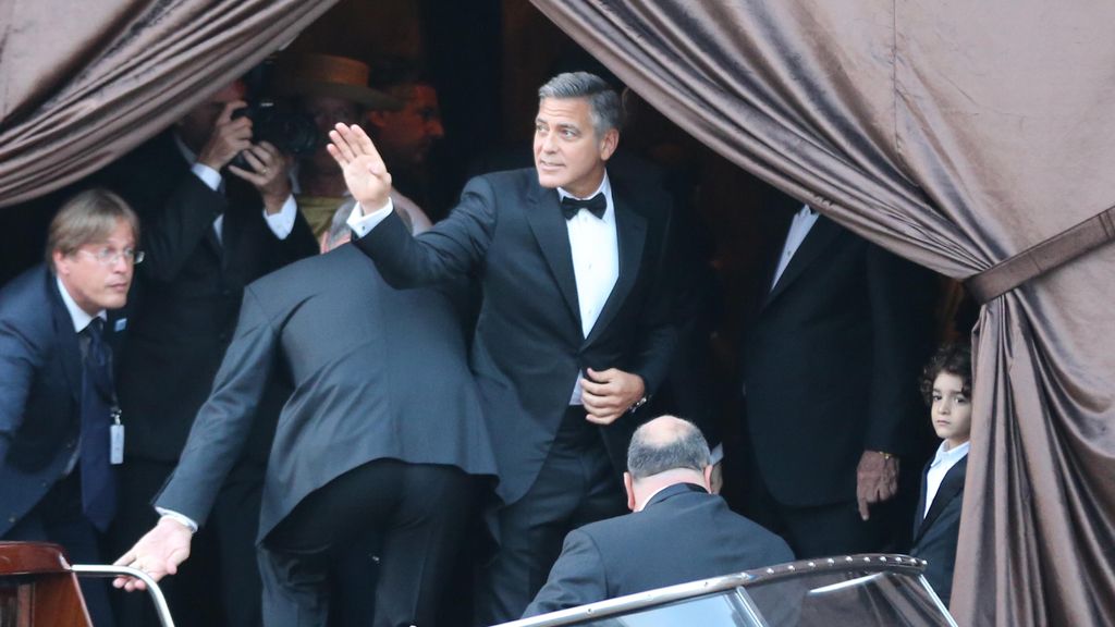 George Clooney y Amal Alamuddin junto a los invitados el día de su boda