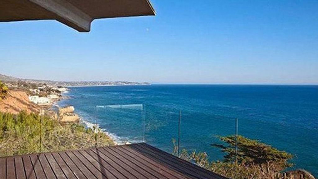 Paredes de cristal y suelos de bambú, la casa de playa de Brad Pitt y Angelina Jolie