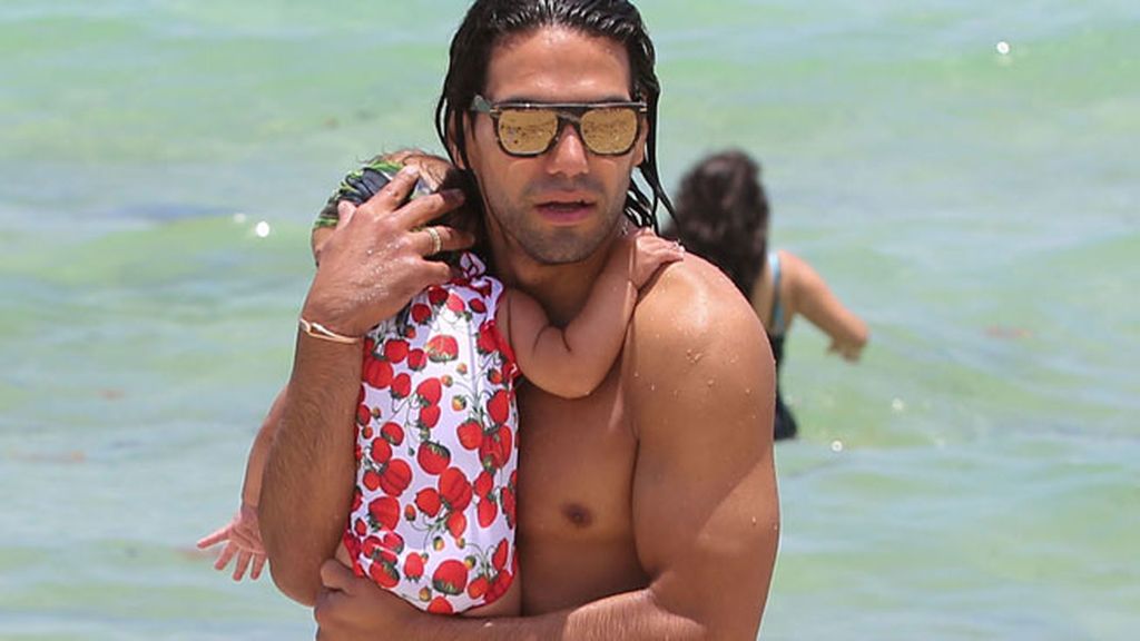 Falcao y Lorelei disfrutan de sus primeras vacaciones junto a su hija