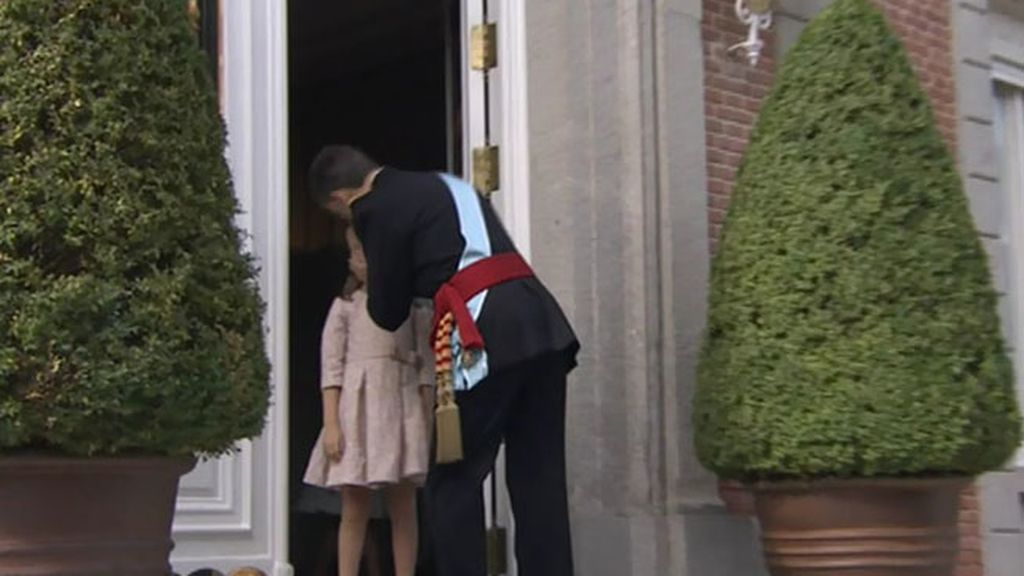 Letizia, de Varela y de corto en su primer día como Reina