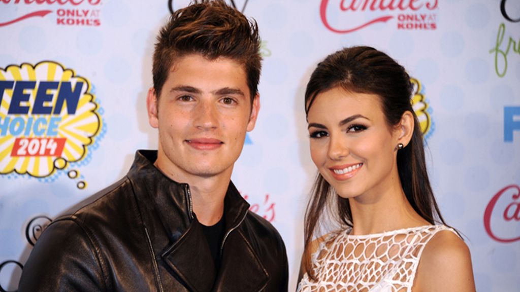 Shailene Woodley, Miley Cyrus y Selena Gomez presentes en la gala