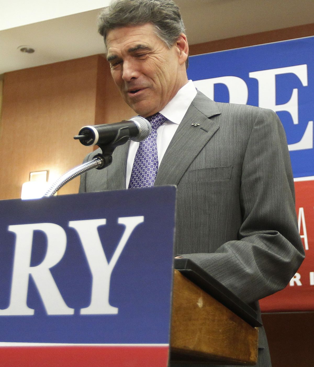 Rick Perry anuncia su retirada a la carrera republicana