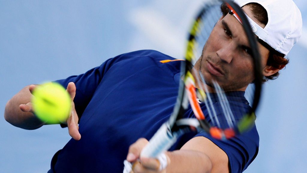 Rafa Nadal entra en Abu Dabi pendiente de su regreso