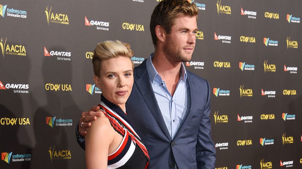 Un Chris Hemsworth, dos parejas de photocall: Pataky versus Johansson