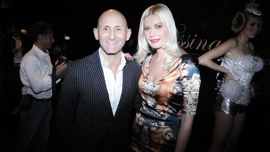 Modesto Lomba no quiso dejar de saludar a Maya Hansen tras su exitoso desfile