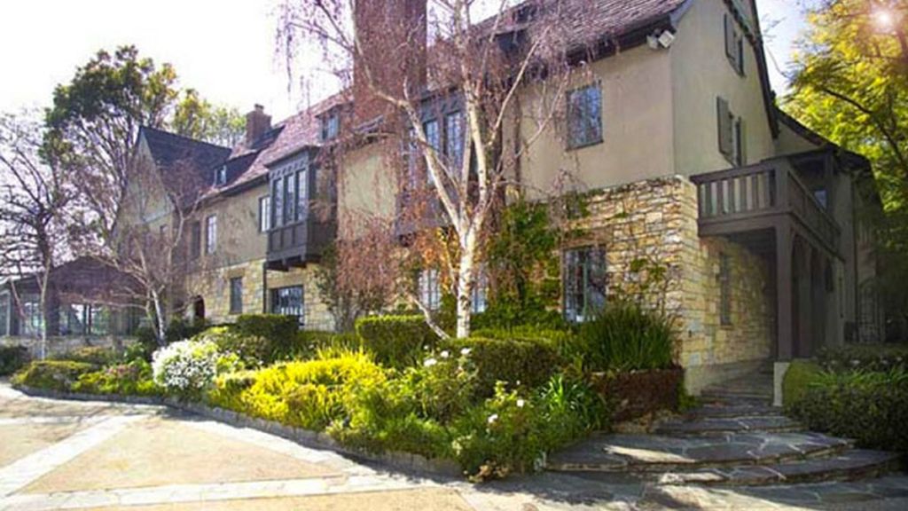 Sandra Bullock se compra una mansión con gimnasio, pista de tenis, piscina y minicine