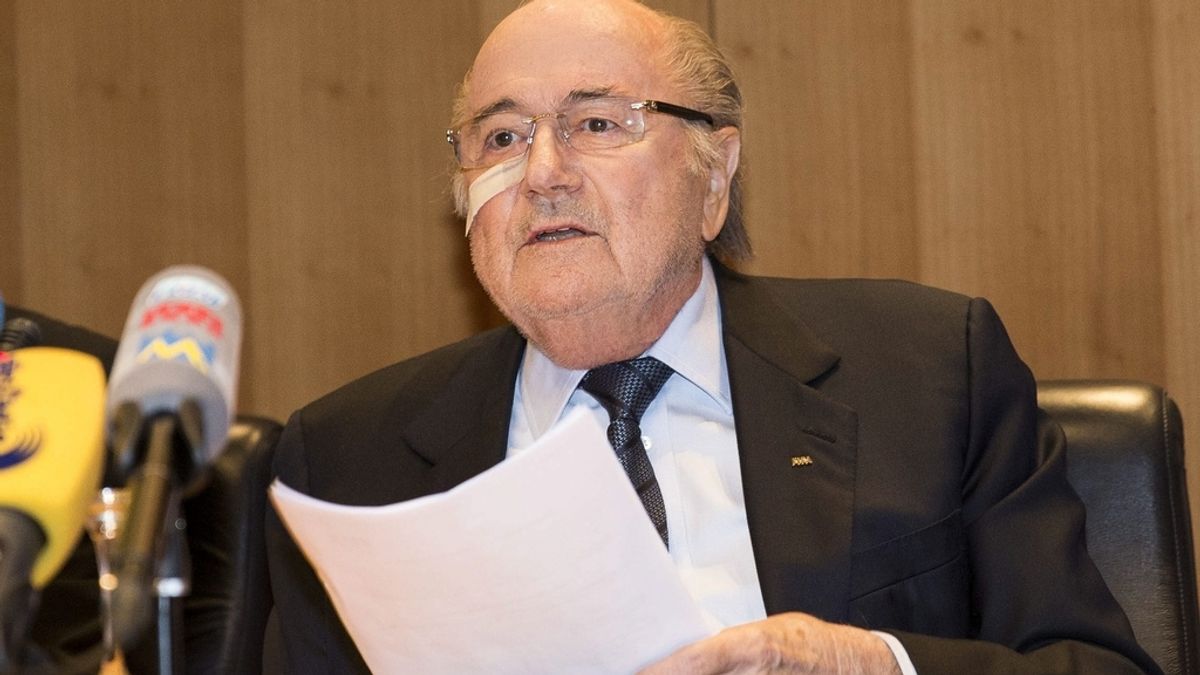 Blatter y Platini, sancionados